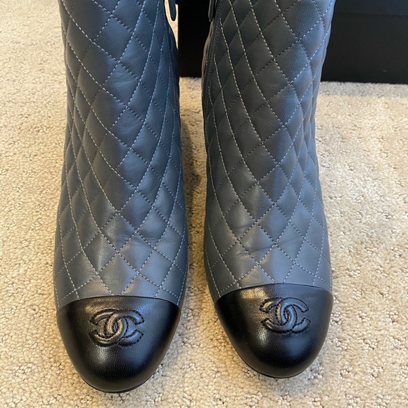 ✨SOLD✨Chanel Quilted Boots - Picture 2 of 7